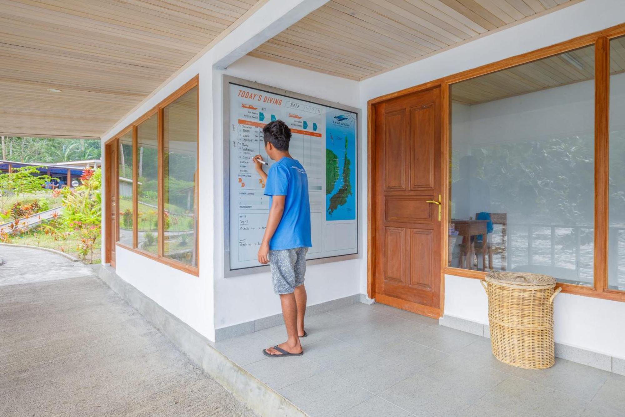 Thalassa Dive Resort Lembeh Airtembaga Exterior foto